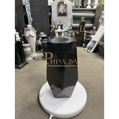 Ваза гранитная 09 — ritualum.ru